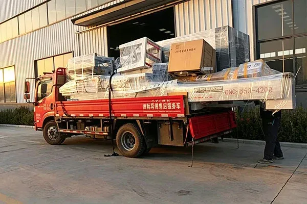 Do czego można wykorzystać przemysłowe urządzenia do przetwarzania aluminium w ścianach osłonowych?