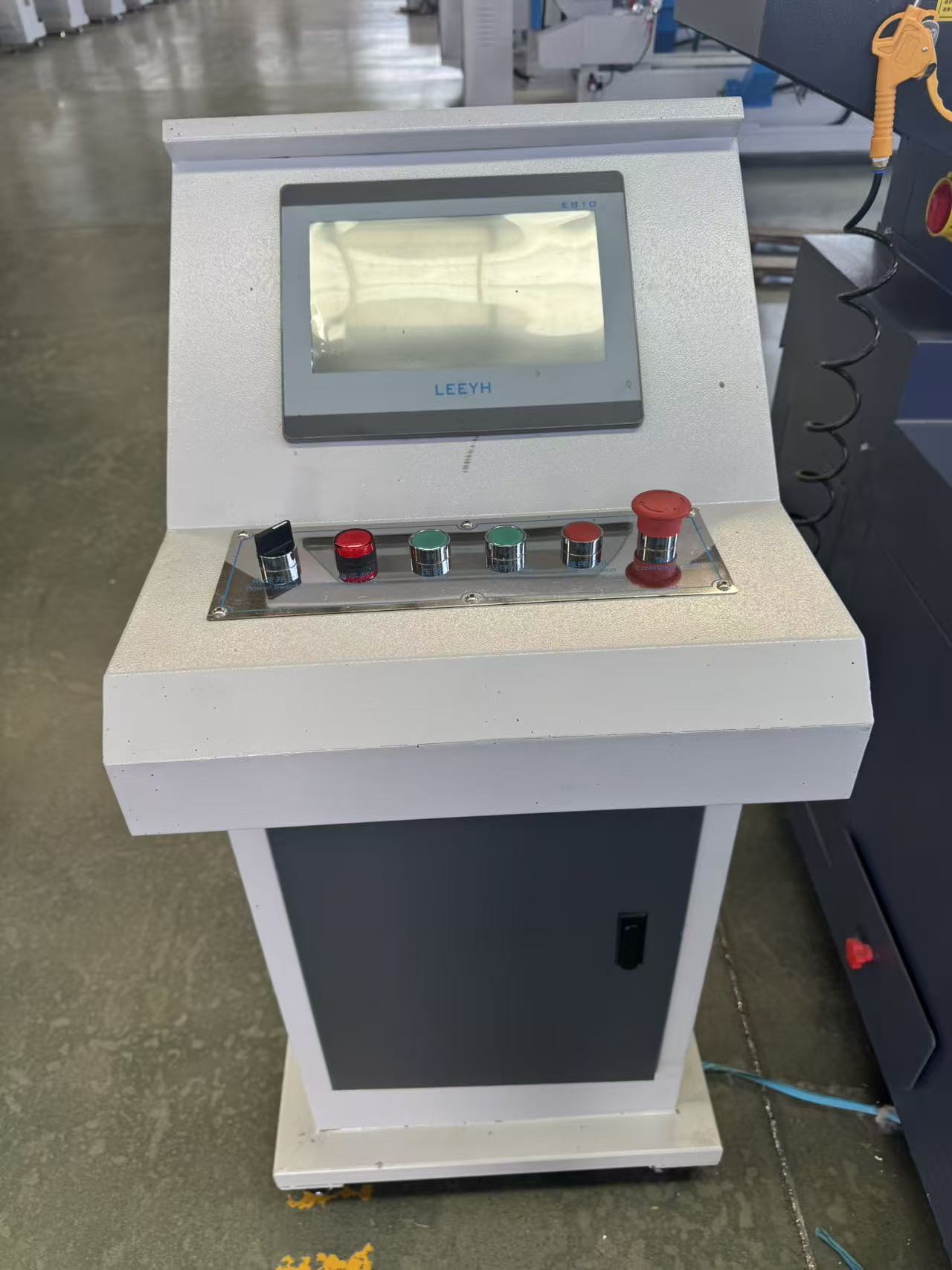 Centrum obróbcze wiertarsko-frezarskie 4M CNC
