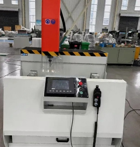 3-osiowe centrum obróbcze CNC o wysokiej sztywności 800 mm | Zaprojektowane specjalnie do przemysłowych profili aluminiowych