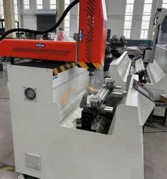 Precyzyjne centrum obróbcze CNC o średnicy 800 mm do przemysłowych profili aluminiowych o dużych przekrojach