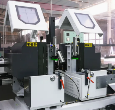 Precyzyjna piła tnąca CNC z podwójną głowicą do kątów 45° i 90°