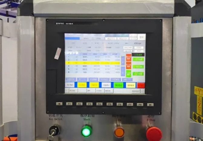Wysoce dokładna 4-głowicowa wiertarka CNC do aluminiowych ścian osłonowych