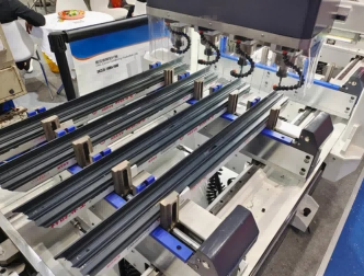 Precyzyjna 4-głowicowa wiertarka CNC do aluminiowych ścian osłonowych